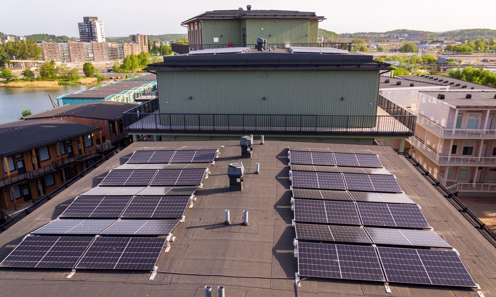 4 Long-Term Benefits of Solar Panel Installation for Commercial Power Savings